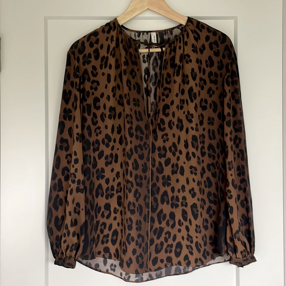 Aritizia Talula LS animal print blouse XS